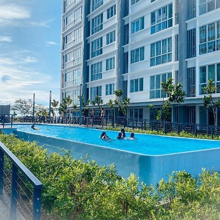 Aina Staycation, Metrocity Кучінг Екстер'єр фото